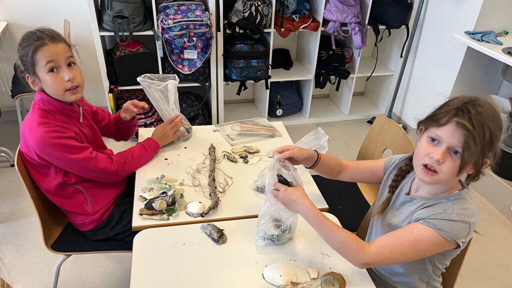 Children learning about garbish as part of the Nordplus-project: Digital languages meetings about sustainability. 
Photo: Tinna Steindórsdóttir, Brekkubæjarskóli Elementary School