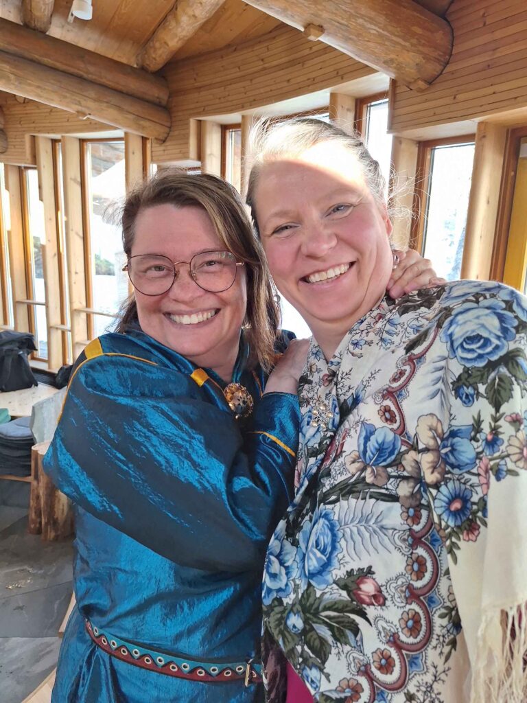 Maiju Saijets and Ilona Kivinen autors of learning material. Here at the workshop at UiT. Foto: Virpi Nurmela